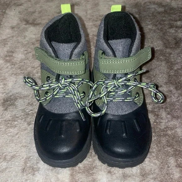 Carter’s Toddler Boy Black and Green Hiking Boots Sz 8 LIKE NEW - Picture 1 of 6
